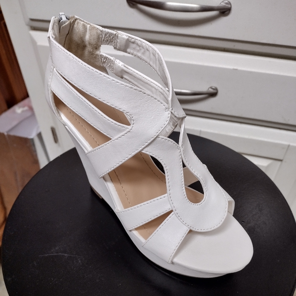 New Women's Top Moda Lindy-3 strappy fashion wedge sandals -white size 10